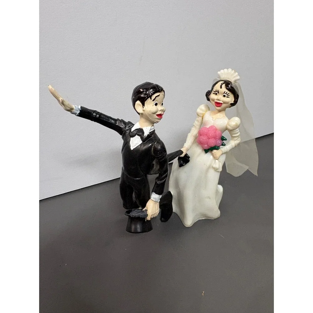 Vintage 1972 Wilton Runaway Groom‎ Wedding Cake Topper Humorous Plastic Figurine